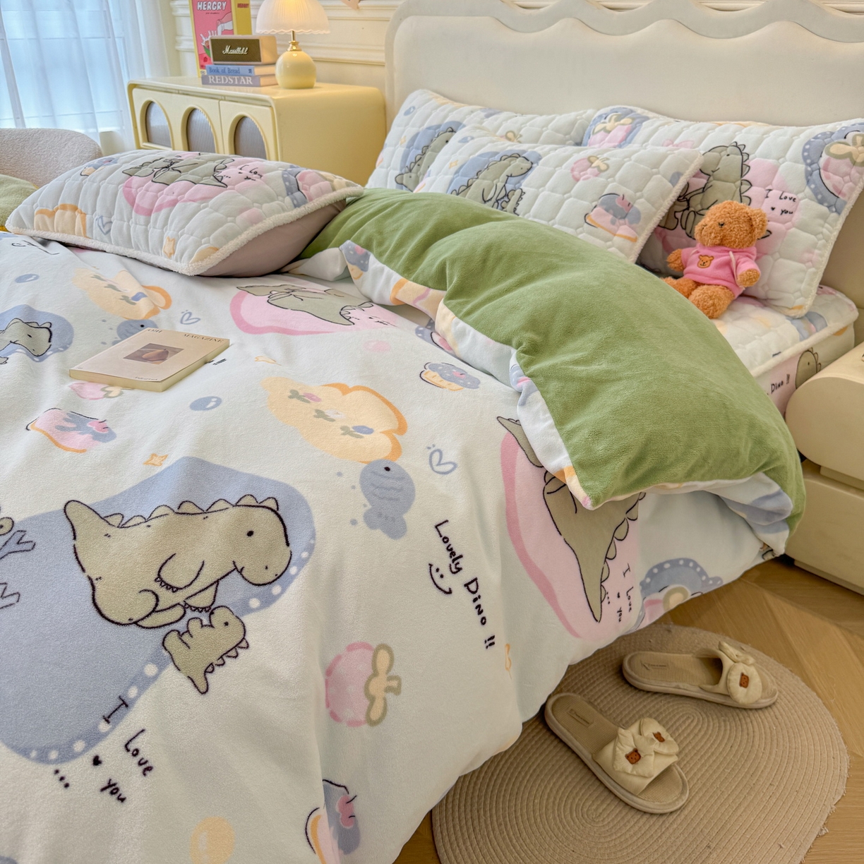 91家纺网 家纺一手货源 找家纺 LIFE.丽芙 2025秋冬新款A类牛奶绒加厚夹棉床笠+被套组合四件套 恐龙宝宝