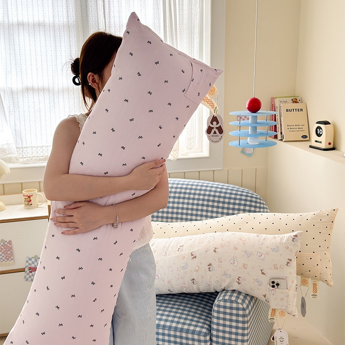 贝扬思家纺 2025新款云感双层纱软萌长条抱枕系列~抱睡敲舒服~ 梦幻结