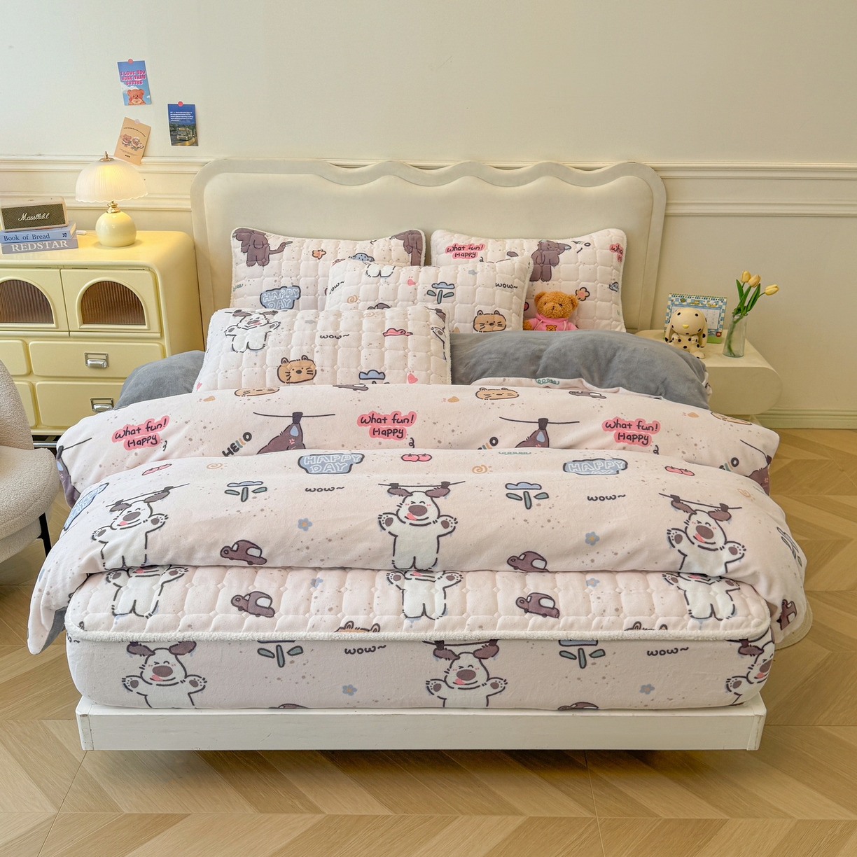 91家纺网 家纺一手货源 找家纺 LIFE.丽芙 2025秋冬新款A类牛奶绒加厚夹棉床笠+被套组合四件套 萌喵酷狗