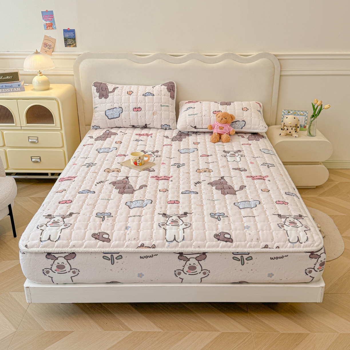 91家纺网 家纺一手货源 找家纺 LIFE.丽芙 2025秋冬新款A类牛奶绒加厚夹棉床笠+被套组合四件套 萌喵酷狗