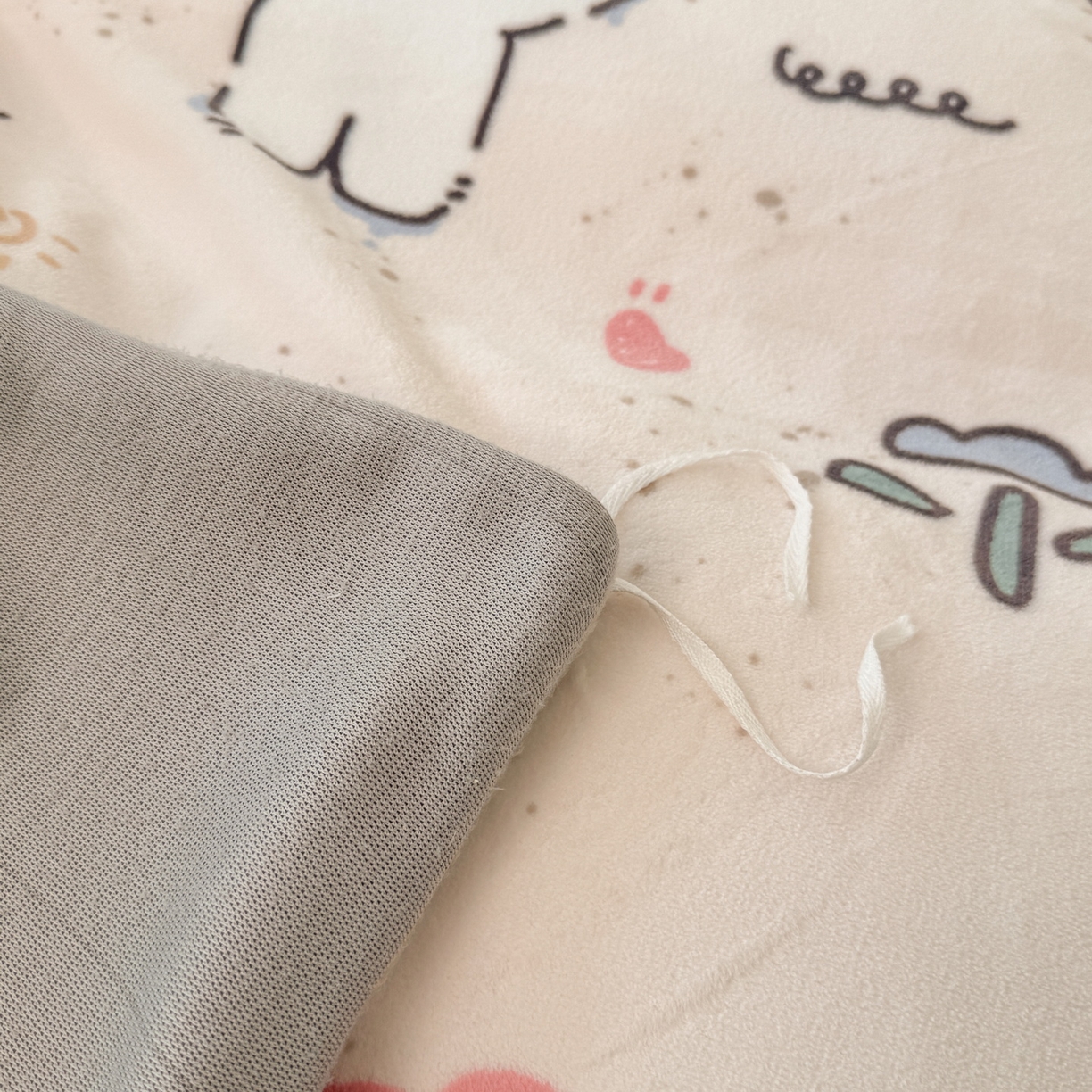 91家纺网 家纺一手货源 找家纺 LIFE.丽芙 2025秋冬新款A类牛奶绒加厚夹棉床笠+被套组合四件套 萌喵酷狗