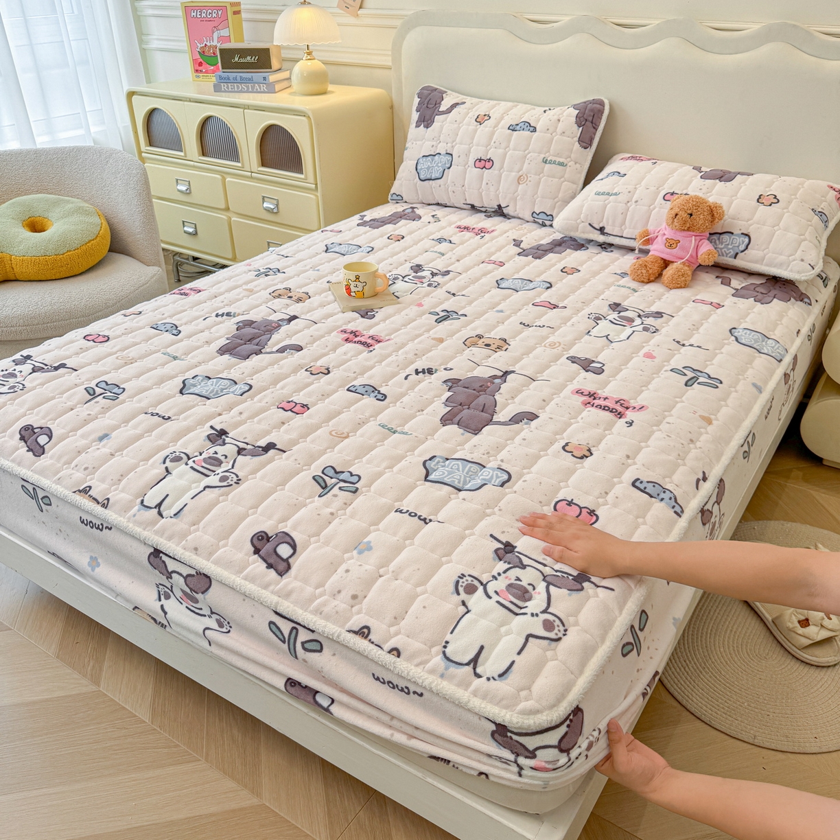 91家纺网 家纺一手货源 找家纺 LIFE.丽芙 2025秋冬新款A类牛奶绒加厚夹棉床笠+被套组合四件套 萌喵酷狗