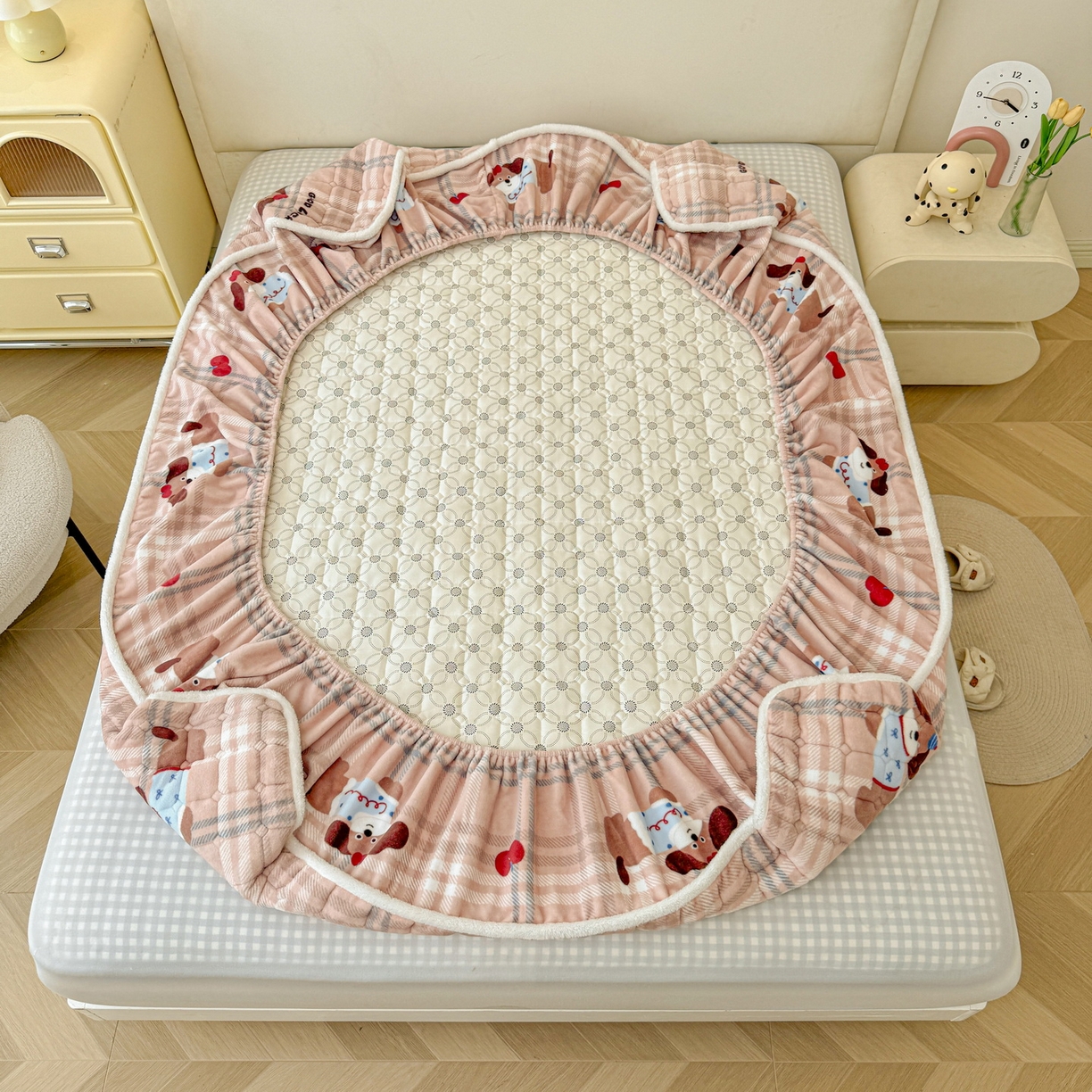 91家纺网 家纺一手货源 找家纺 LIFE.丽芙 2025秋冬新款A类牛奶绒加厚夹棉床笠+被套组合四件套 皮皮狗