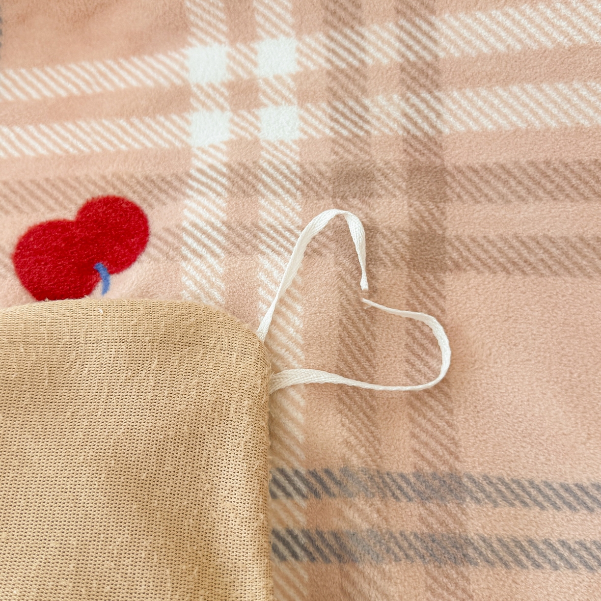 91家纺网 家纺一手货源 找家纺 LIFE.丽芙 2025秋冬新款A类牛奶绒加厚夹棉床笠+被套组合四件套 皮皮狗