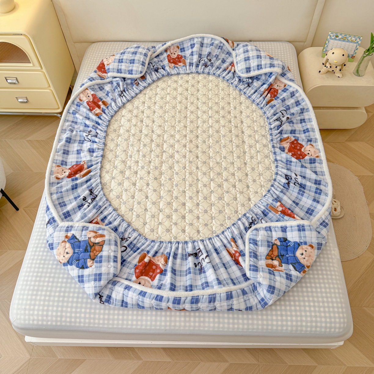 91家纺网 家纺一手货源 找家纺 LIFE.丽芙 2025秋冬新款A类牛奶绒加厚夹棉床笠+被套组合四件套 冬日小熊