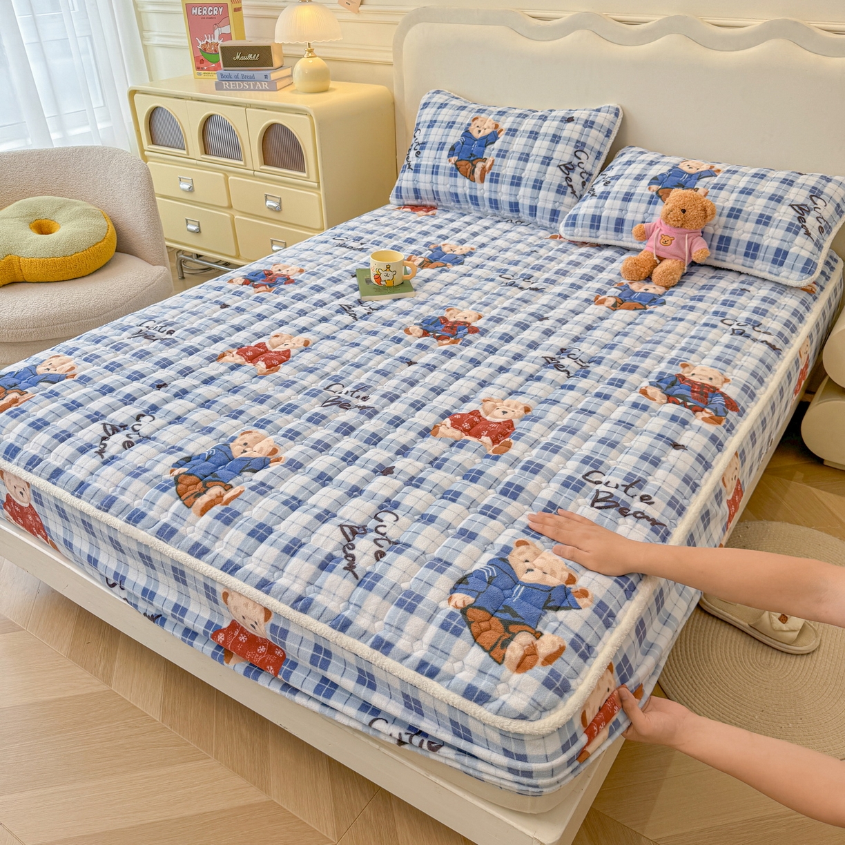 91家纺网 家纺一手货源 找家纺 LIFE.丽芙 2025秋冬新款A类牛奶绒加厚夹棉床笠+被套组合四件套 冬日小熊