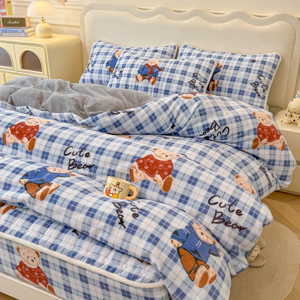 91家纺网 家纺一手货源 找家纺 LIFE.丽芙 2025秋冬新款A类牛奶绒加厚夹棉床笠+被套组合四件套 冬日小熊