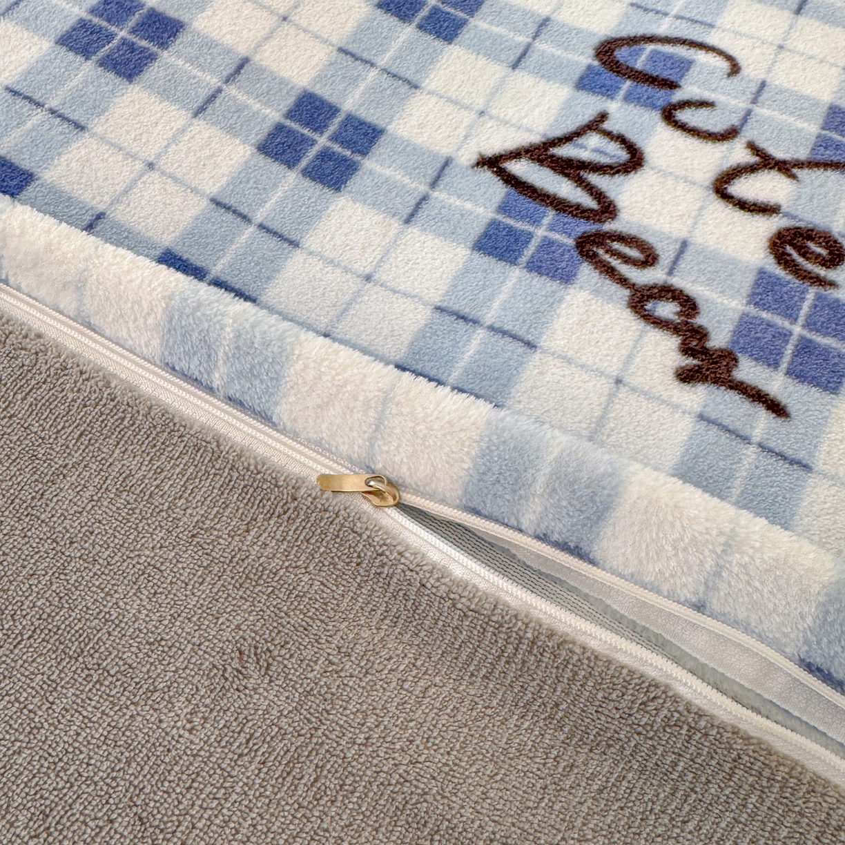 91家纺网 家纺一手货源 找家纺 LIFE.丽芙 2025秋冬新款A类牛奶绒加厚夹棉床笠+被套组合四件套 冬日小熊