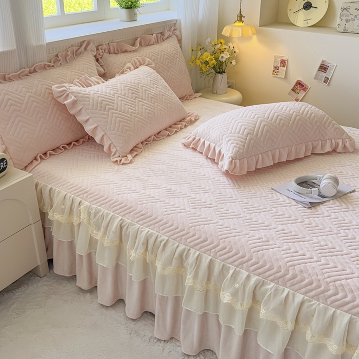 91家纺网 家纺一手货源 找家纺 （总）家之硕家纺 2025冬款高克重牛奶绒床裙四件套--暖阳系列