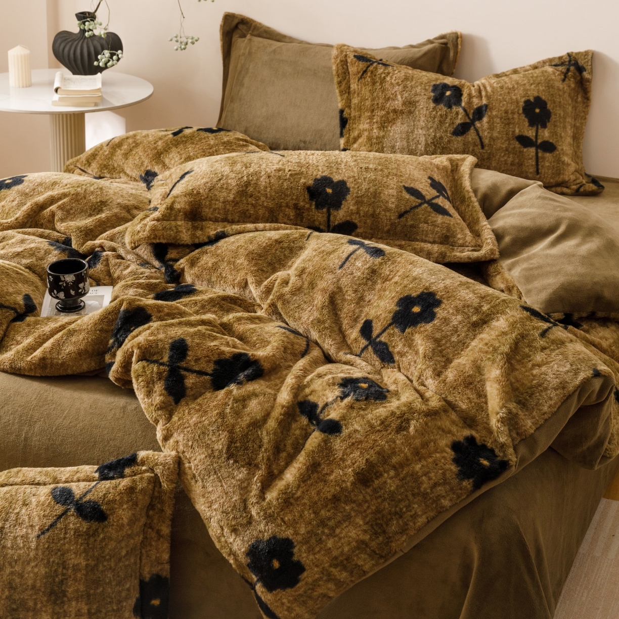 91家纺网 家纺一手货源 找家纺 艾莱家纺 2025新款A类美拉德系兔绒超柔保暖四件套 繁花