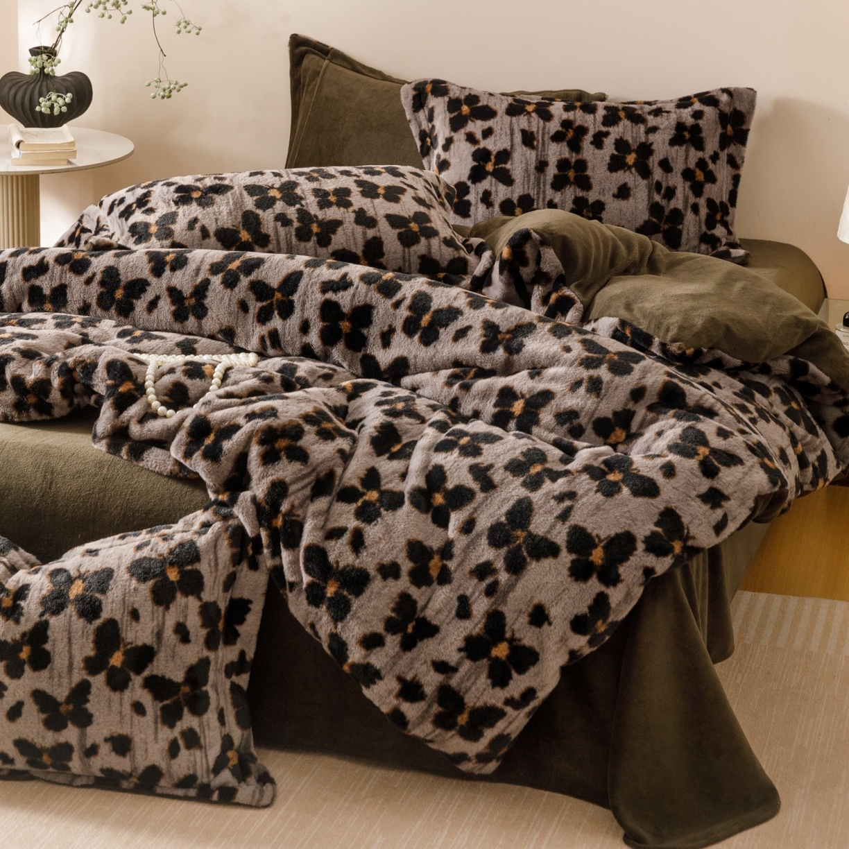 91家纺网 家纺一手货源 找家纺 （总）艾莱家纺 2025新款A类美拉德系兔绒超柔保暖四件套