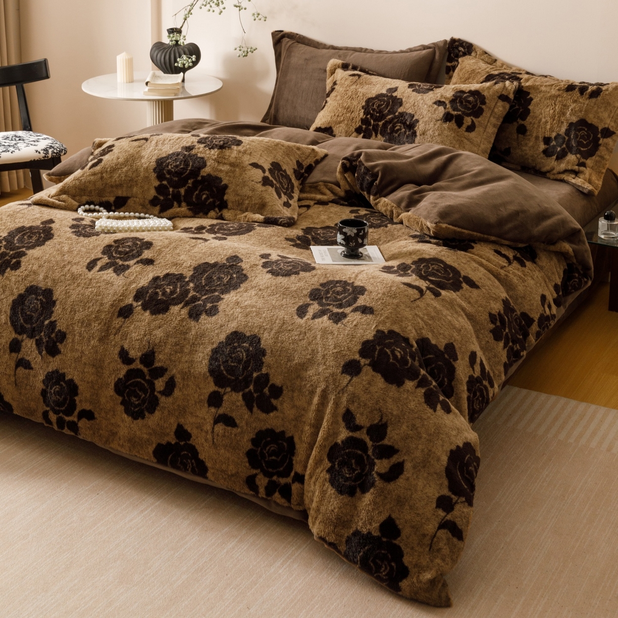 91家纺网 家纺一手货源 找家纺 艾莱家纺 2025新款A类美拉德系兔绒超柔保暖四件套 盛放-咖