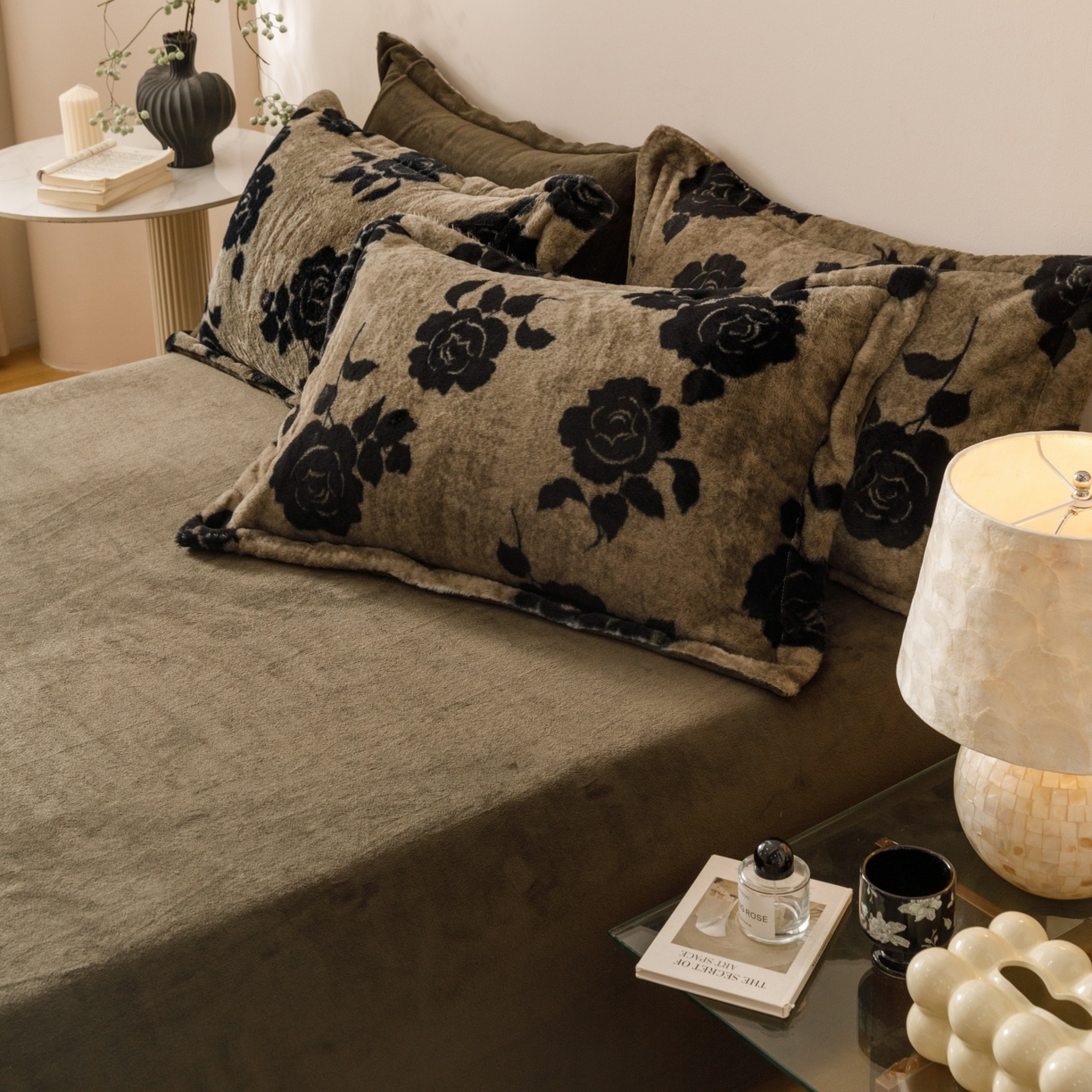 91家纺网 家纺一手货源 找家纺 艾莱家纺 2025新款A类美拉德系兔绒超柔保暖四件套 盛放-灰