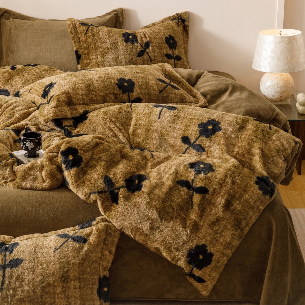 91家纺网 家纺一手货源 找家纺 艾莱家纺 2025新款A类美拉德系兔绒超柔保暖四件套 繁花