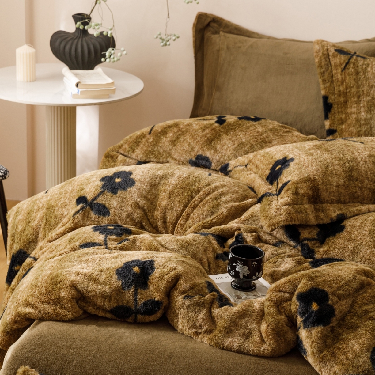 91家纺网 家纺一手货源 找家纺 艾莱家纺 2025新款A类美拉德系兔绒超柔保暖四件套 繁花