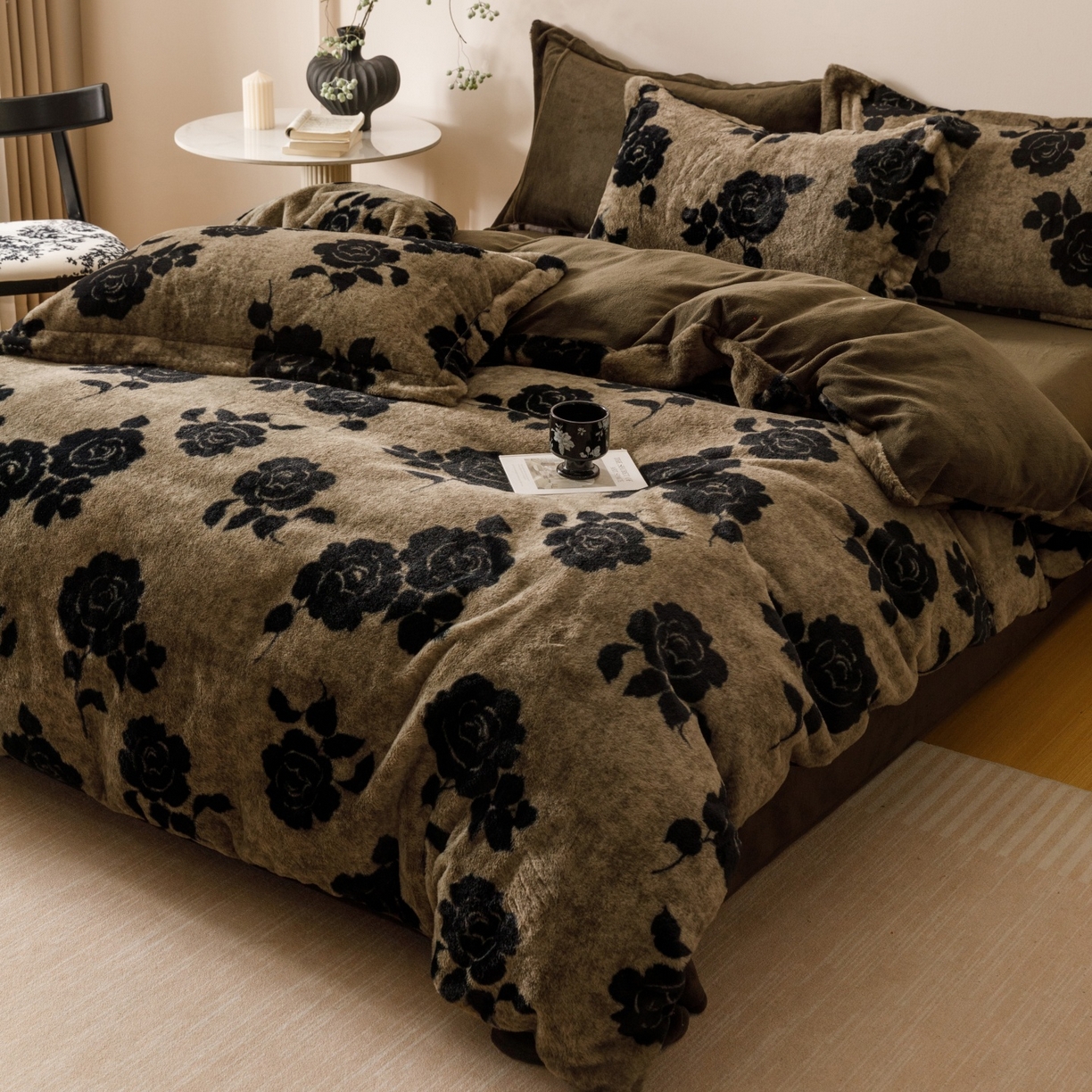 91家纺网 家纺一手货源 找家纺 艾莱家纺 2025新款A类美拉德系兔绒超柔保暖四件套 盛放-灰