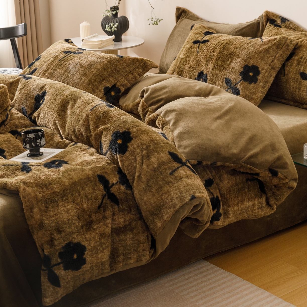 91家纺网 家纺一手货源 找家纺 艾莱家纺 2025新款A类美拉德系兔绒超柔保暖四件套 繁花