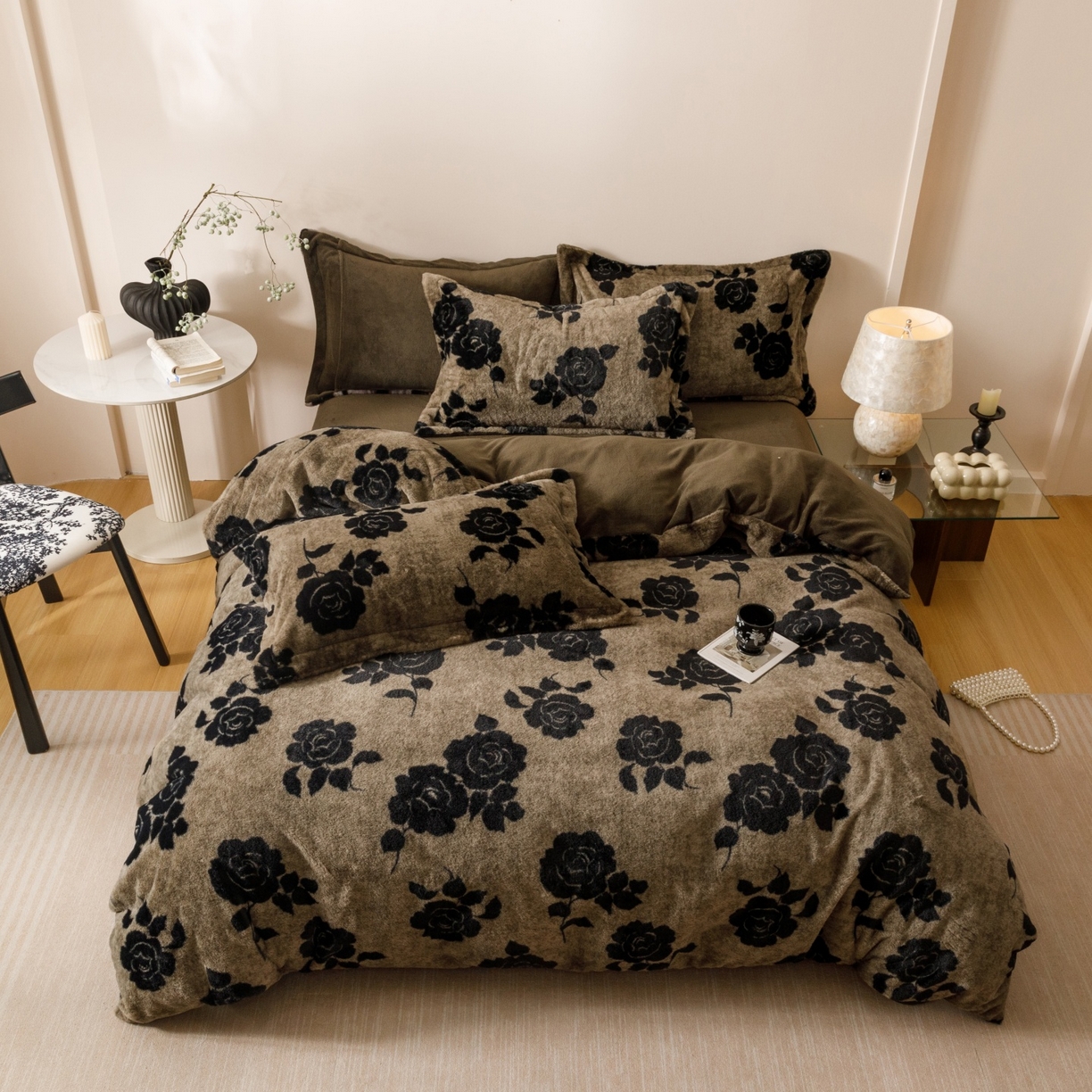 91家纺网 家纺一手货源 找家纺 艾莱家纺 2025新款A类美拉德系兔绒超柔保暖四件套 盛放-灰