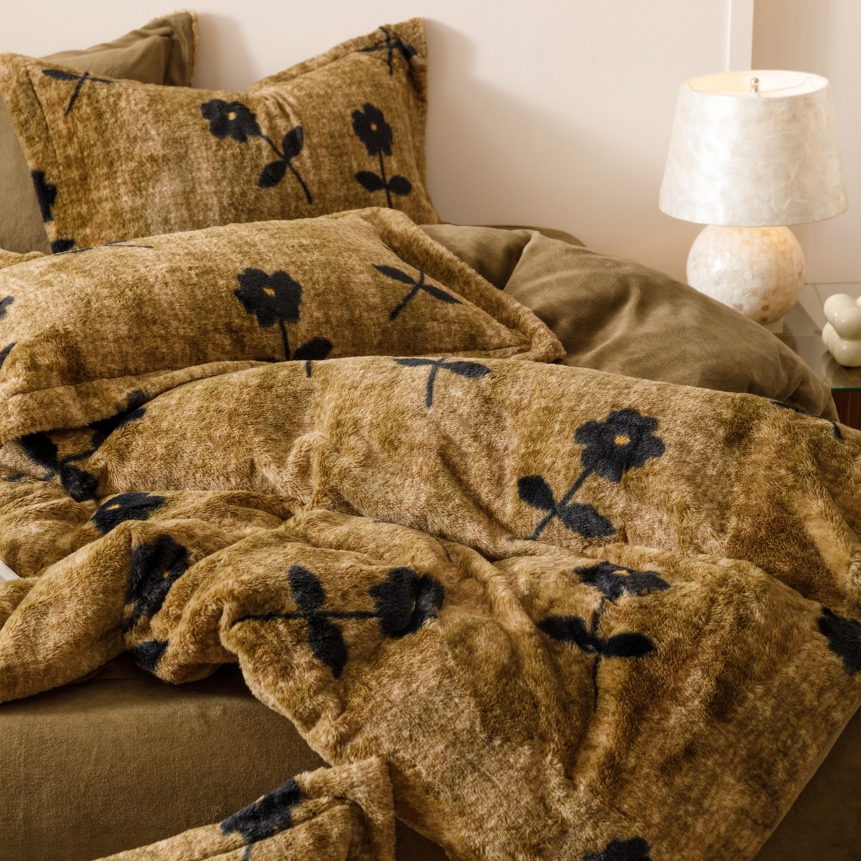 91家纺网 家纺一手货源 找家纺 艾莱家纺 2025新款A类美拉德系兔绒超柔保暖四件套 繁花