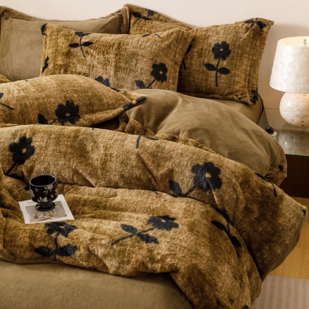 91家纺网 家纺一手货源 找家纺 艾莱家纺 2025新款A类美拉德系兔绒超柔保暖四件套 繁花