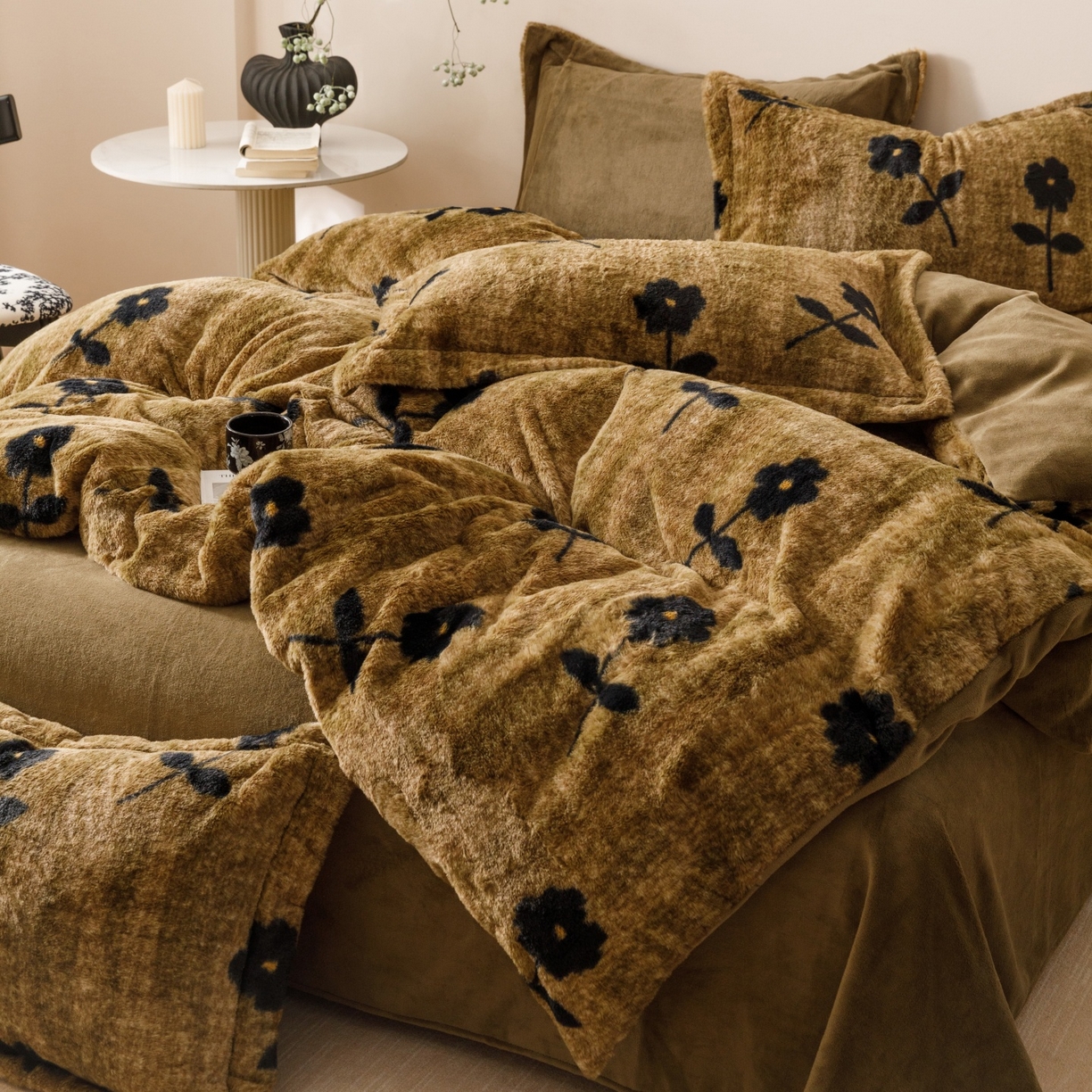 91家纺网 家纺一手货源 找家纺 艾莱家纺 2025新款A类美拉德系兔绒超柔保暖四件套 繁花