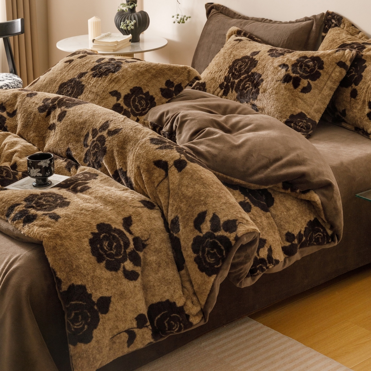 91家纺网 家纺一手货源 找家纺 艾莱家纺 2025新款A类美拉德系兔绒超柔保暖四件套 盛放-咖