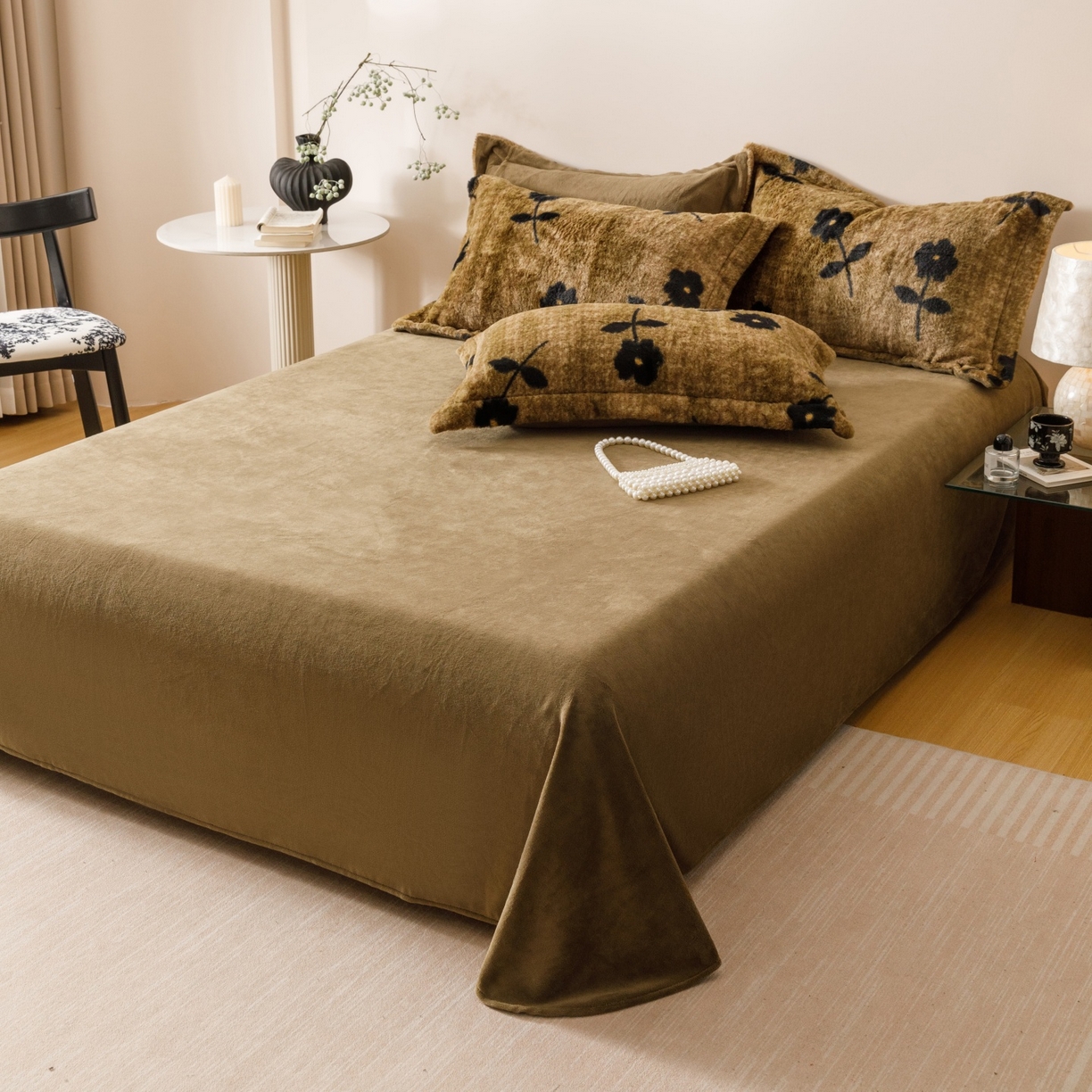 91家纺网 家纺一手货源 找家纺 艾莱家纺 2025新款A类美拉德系兔绒超柔保暖四件套 繁花