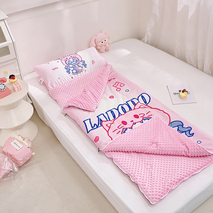 91家纺网 家纺一手货源 找家纺 八零年代 2025新款秋冬加厚豆豆绒儿童一体睡袋宝宝绒防踢被 拉多多