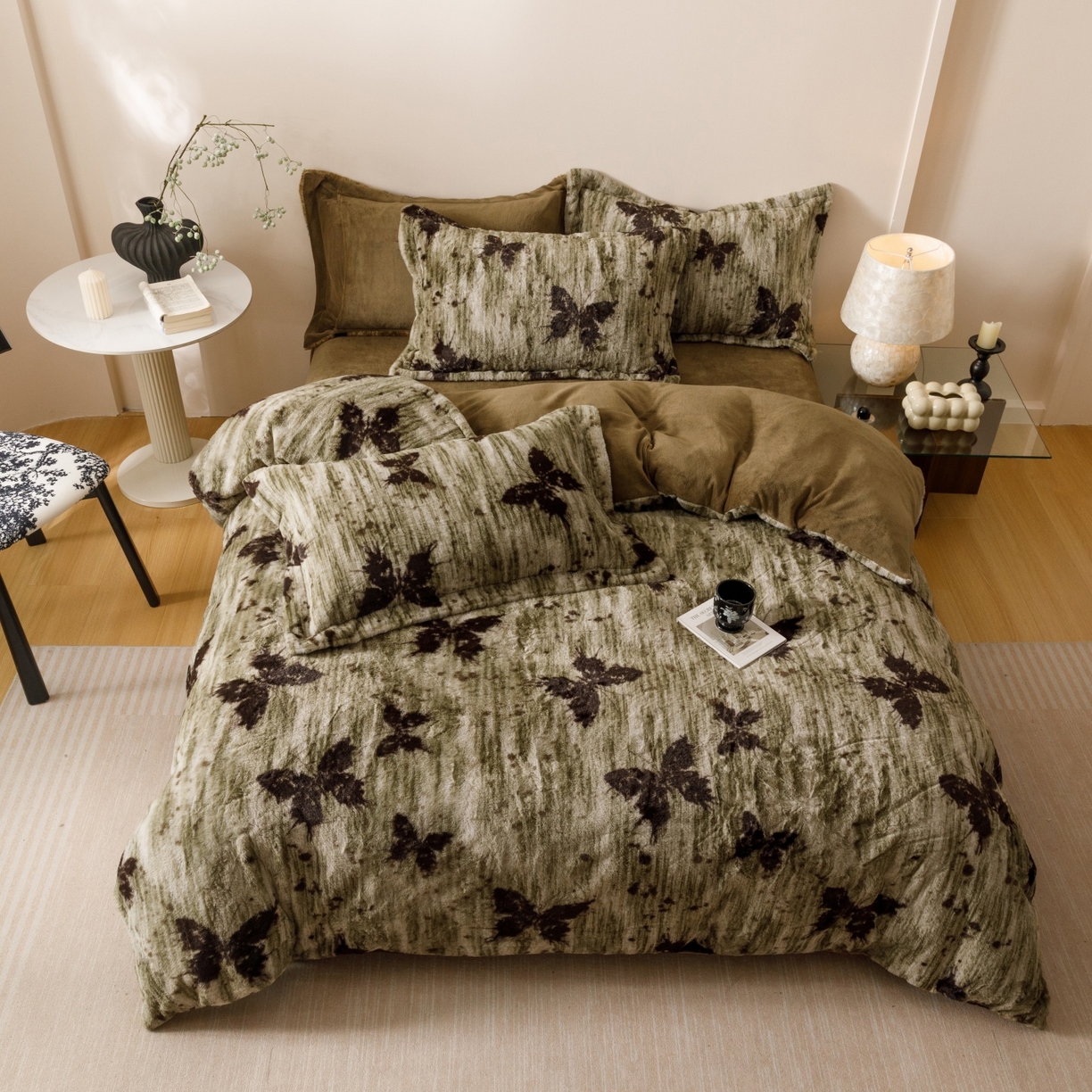 91家纺网 家纺一手货源 找家纺 艾莱家纺 2025新款A类美拉德系兔绒超柔保暖四件套 蝶舞-绿