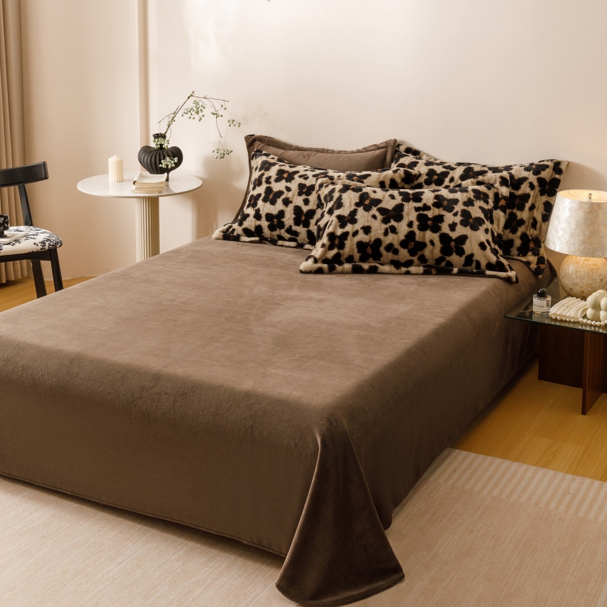 91家纺网 家纺一手货源 找家纺 艾莱家纺 2025新款A类美拉德系兔绒超柔保暖四件套 蝶豹-咖棕
