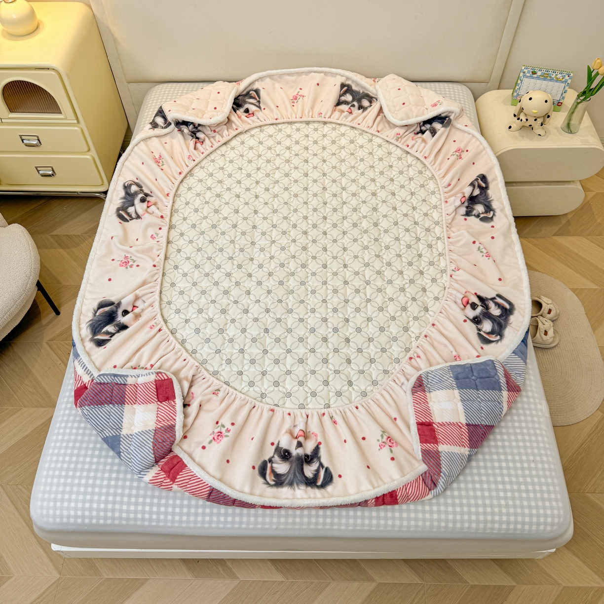 91家纺网 家纺一手货源 找家纺 LIFE.丽芙 2025秋冬新款A类牛奶绒加厚夹棉床笠+被套组合四件套 修狗