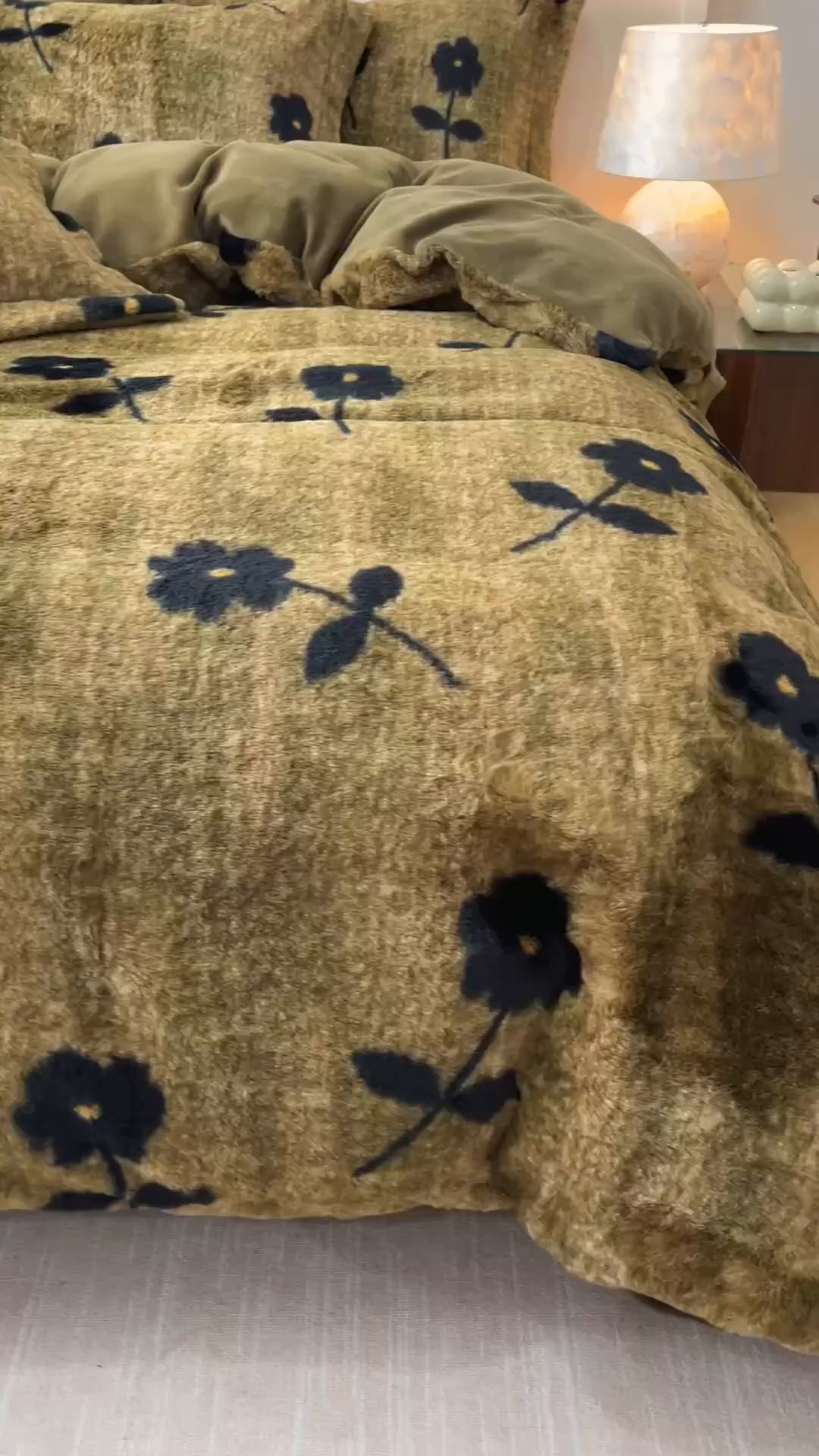 91家纺网 家纺一手货源 找家纺 艾莱家纺 2025新款A类美拉德系兔绒超柔保暖四件套 繁花