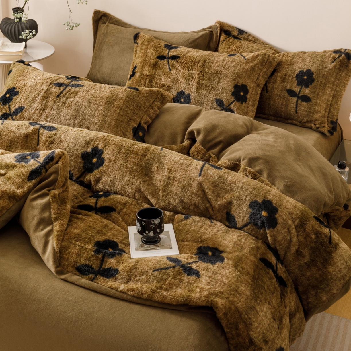 91家纺网 家纺一手货源 找家纺 艾莱家纺 2025新款A类美拉德系兔绒超柔保暖四件套 繁花