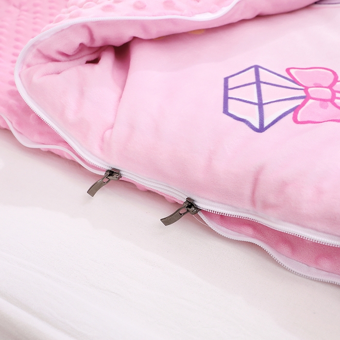 91家纺网 家纺一手货源 找家纺 八零年代 2025新款秋冬加厚豆豆绒儿童一体睡袋宝宝绒防踢被 炫彩小马