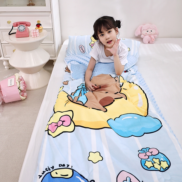 91家纺网 家纺一手货源 找家纺 八零年代 2025新款秋冬加厚豆豆绒儿童一体睡袋宝宝绒防踢被 月亮卡皮