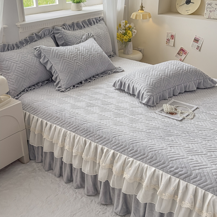 91家纺网 家纺一手货源 找家纺 家之硕家纺 2025冬款高克重牛奶绒床裙四件套--暖阳系列 暖阳系列--灰