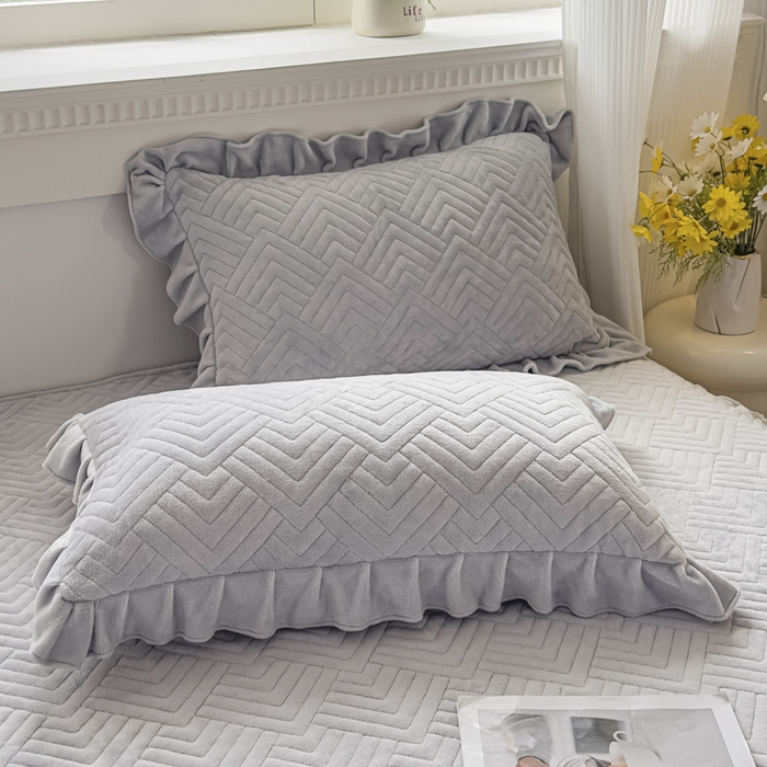 91家纺网 家纺一手货源 找家纺 家之硕家纺 2025冬款高克重牛奶绒床裙四件套--暖阳系列 暖阳系列--灰