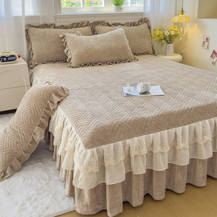 91家纺网 家纺一手货源 找家纺 家之硕家纺 2025冬款高克重牛奶绒床裙四件套--暖阳系列 暖阳系列--咖色