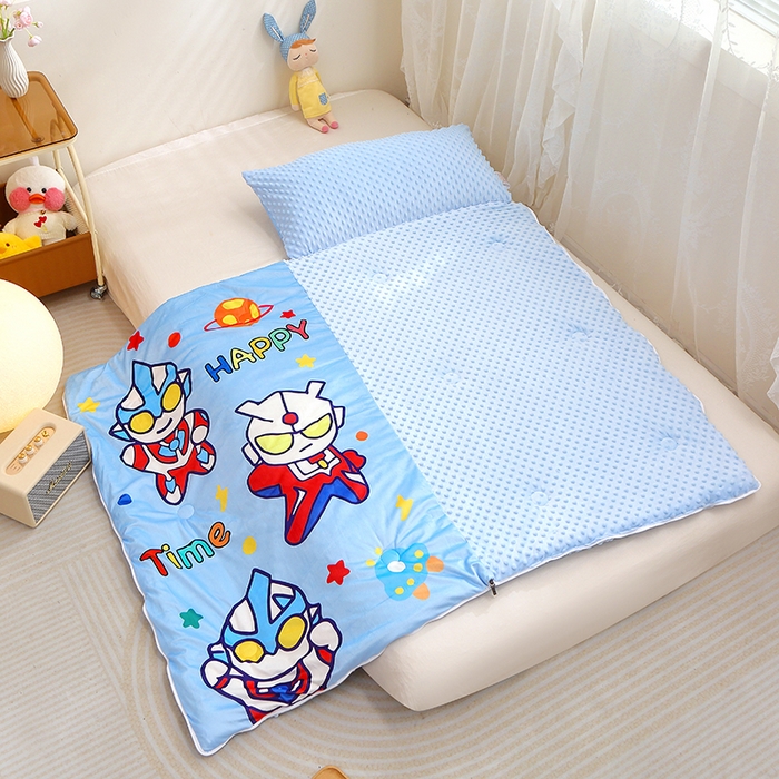 91家纺网 家纺一手货源 找家纺 八零年代 2025新款秋冬加厚豆豆绒儿童一体睡袋宝宝绒防踢被 战士英雄