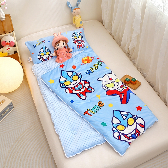 91家纺网 家纺一手货源 找家纺 八零年代 2025新款秋冬加厚豆豆绒儿童一体睡袋宝宝绒防踢被 战士英雄