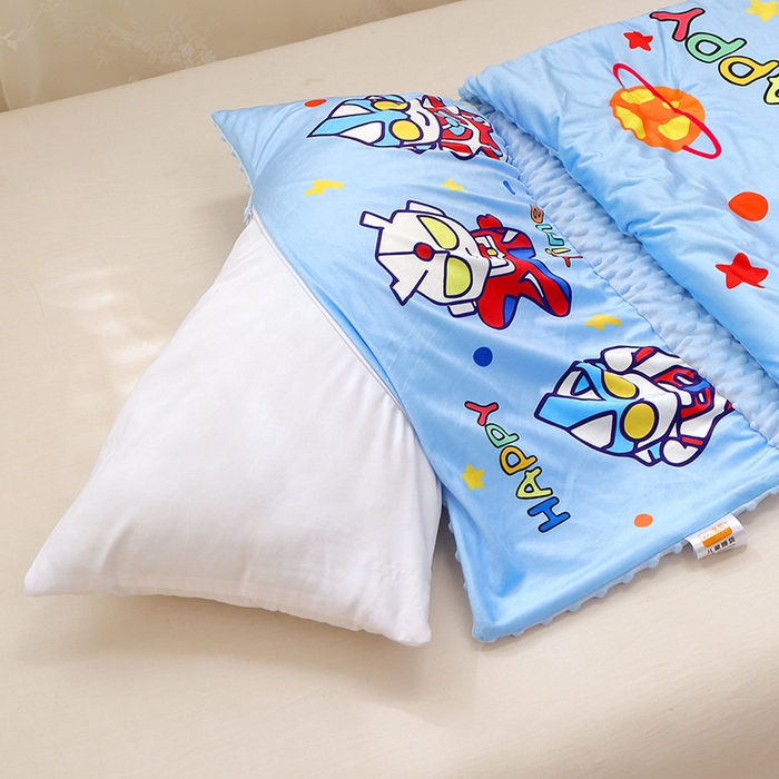 91家纺网 家纺一手货源 找家纺 八零年代 2025新款秋冬加厚豆豆绒儿童一体睡袋宝宝绒防踢被 战士英雄