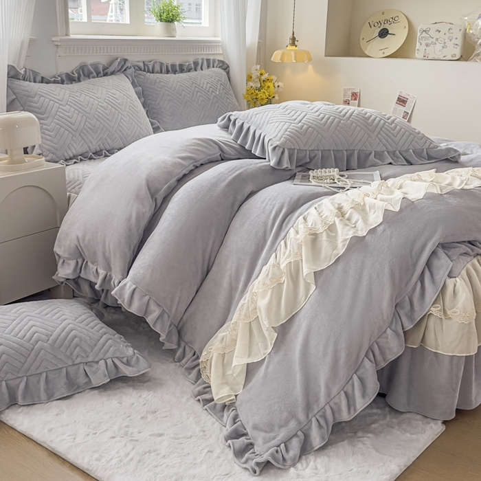 91家纺网 家纺一手货源 找家纺 家之硕家纺 2025冬款高克重牛奶绒床裙四件套--暖阳系列 暖阳系列--灰