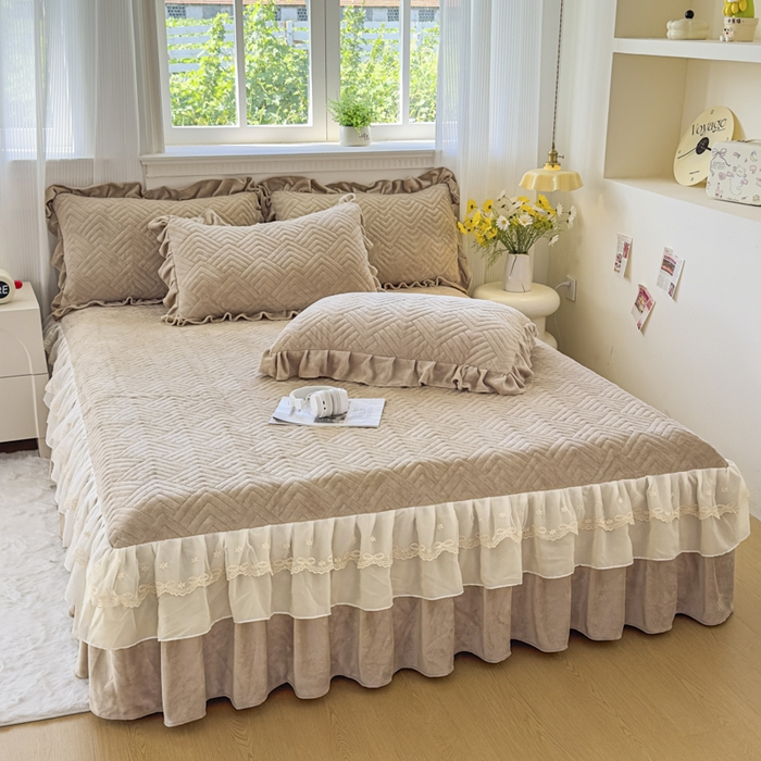 91家纺网 家纺一手货源 找家纺 家之硕家纺 2025冬款高克重牛奶绒床裙四件套--暖阳系列 暖阳系列--咖色