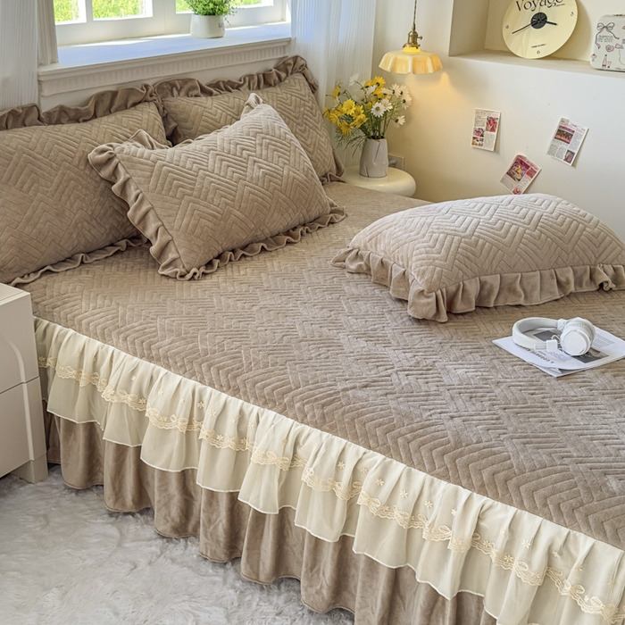 91家纺网 家纺一手货源 找家纺 家之硕家纺 2025冬款高克重牛奶绒床裙四件套--暖阳系列 暖阳系列--咖色