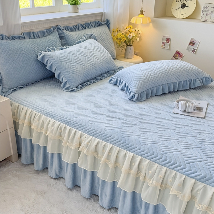 91家纺网 家纺一手货源 找家纺 家之硕家纺 2025冬款高克重牛奶绒床裙四件套--暖阳系列 暖阳系列--蓝