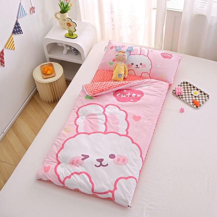 91家纺网 家纺一手货源 找家纺 八零年代 2025新款秋冬加厚豆豆绒儿童一体睡袋宝宝绒防踢被 粉色小兔