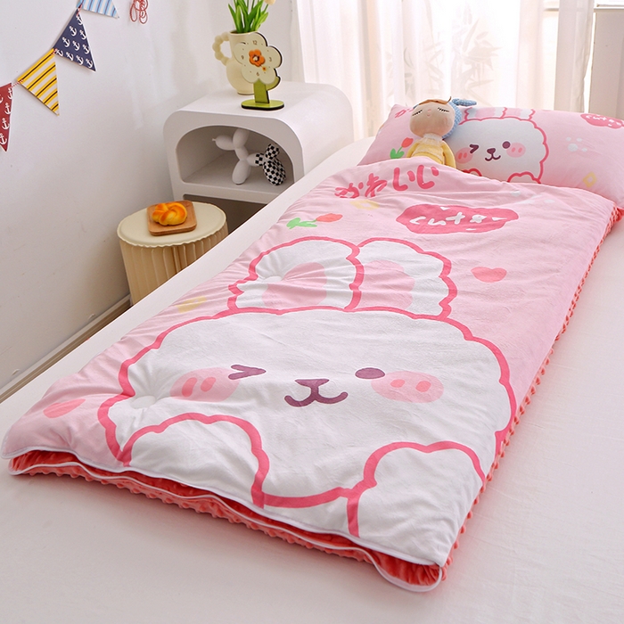 91家纺网 家纺一手货源 找家纺 八零年代 2025新款秋冬加厚豆豆绒儿童一体睡袋宝宝绒防踢被 粉色小兔