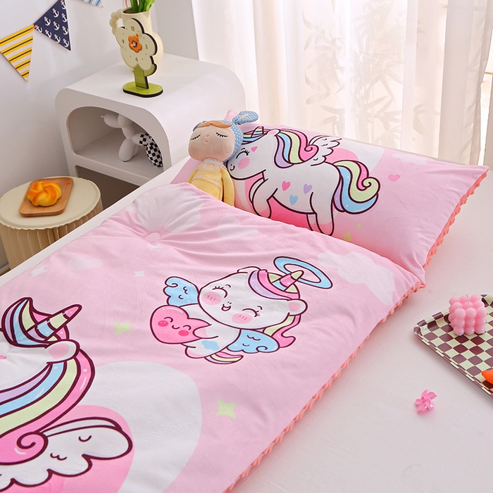 91家纺网 家纺一手货源 找家纺 八零年代 2025新款秋冬加厚豆豆绒儿童一体睡袋宝宝绒防踢被 粉红马