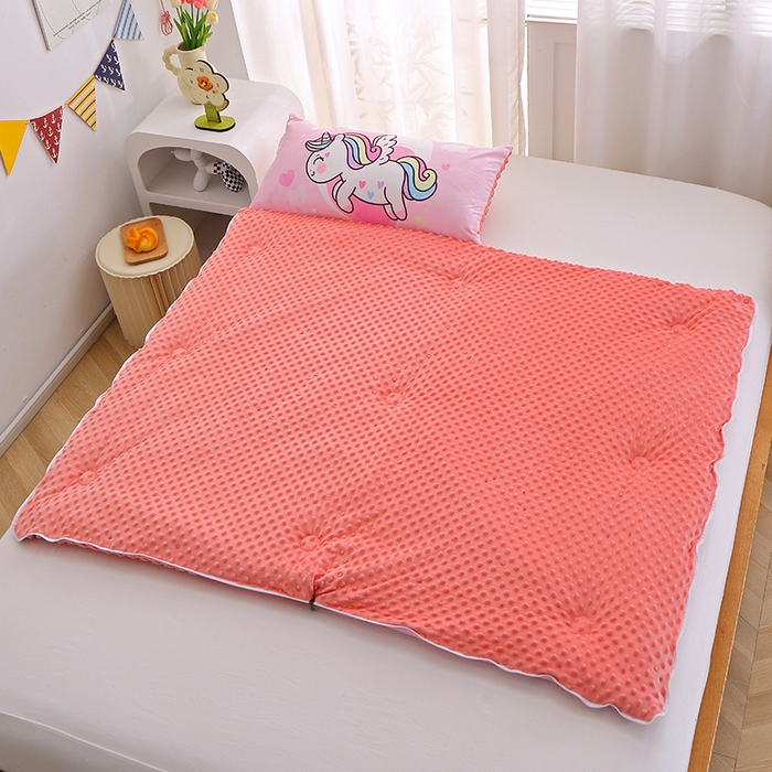 91家纺网 家纺一手货源 找家纺 八零年代 2025新款秋冬加厚豆豆绒儿童一体睡袋宝宝绒防踢被 粉红马