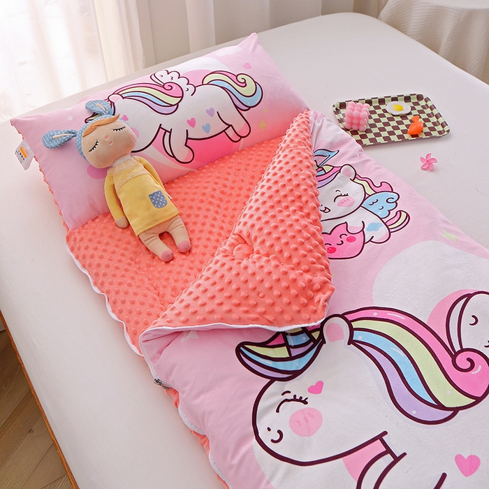 91家纺网 家纺一手货源 找家纺 八零年代 2025新款秋冬加厚豆豆绒儿童一体睡袋宝宝绒防踢被 粉红马